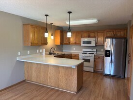 308 15th St NE in Mandan, ND - Building Photo