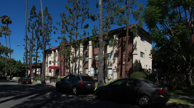 1043 Winchester Ave in Glendale, CA - Foto de edificio - Building Photo