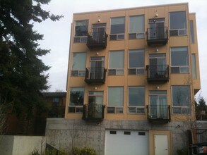 St. John's Flats in Portland, OR - Foto de edificio - Building Photo