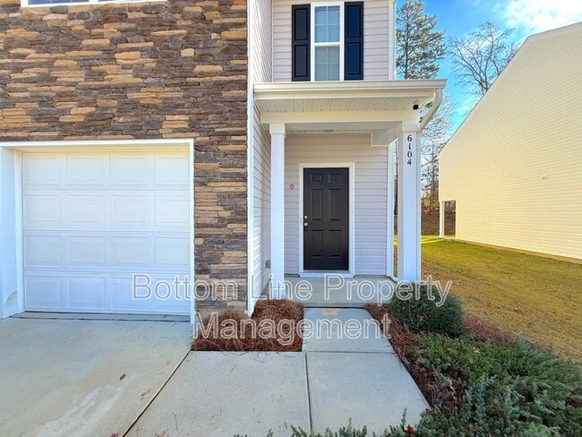 6104 Guildford Hill Ln in Charlotte, NC - Building Photo - Building Photo