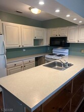 2 Stowe Ct-Unit -1 in Vernon, NJ - Foto de edificio - Building Photo