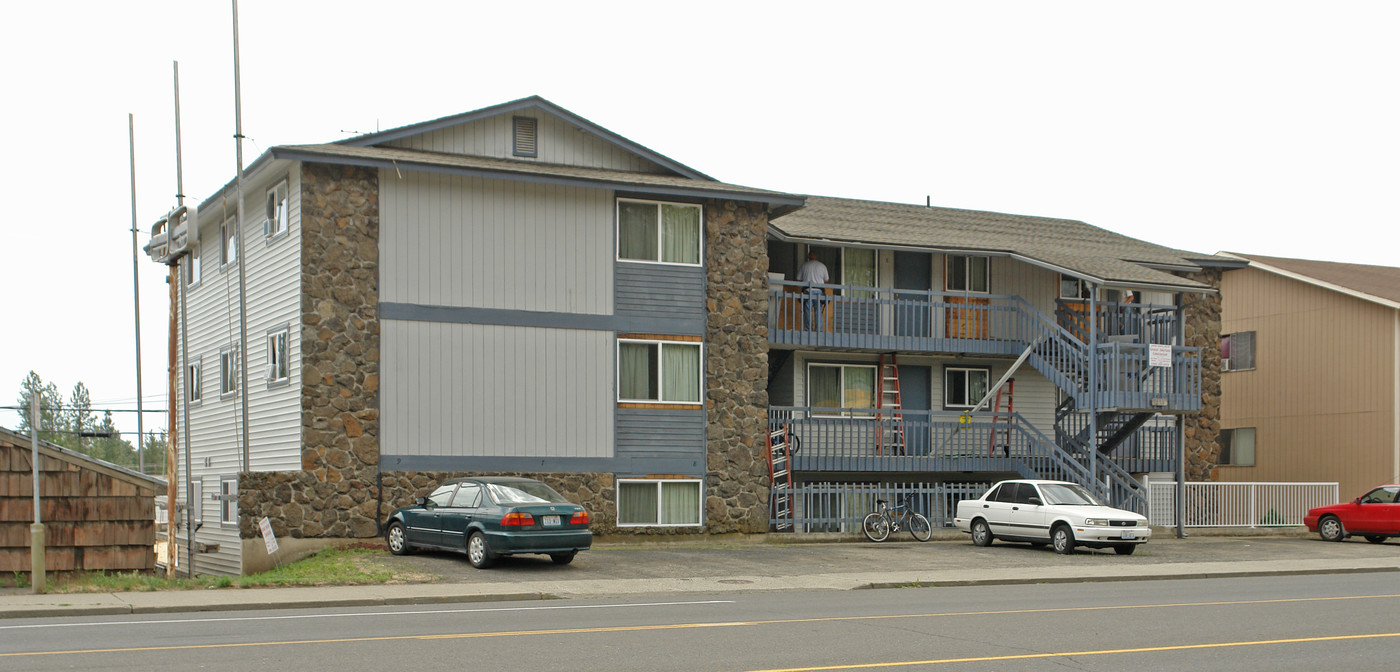 The Greystone in Cheney, WA - Building Photo