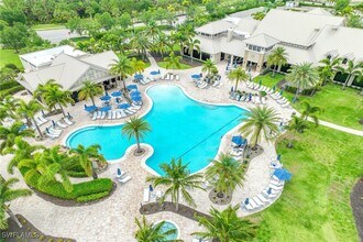 7638 Jacaranda Ln in Naples, FL - Foto de edificio - Building Photo