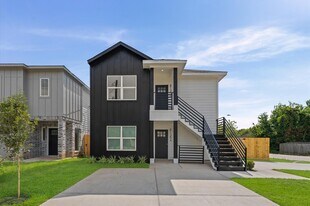 8135 Woodward St in Houston, TX - Building Photo