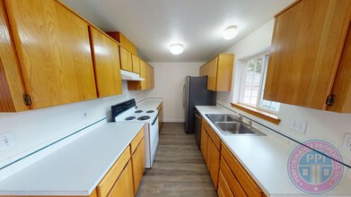 10903 SE Knapp St-Unit -10903 in Portland, OR - Building Photo - Building Photo