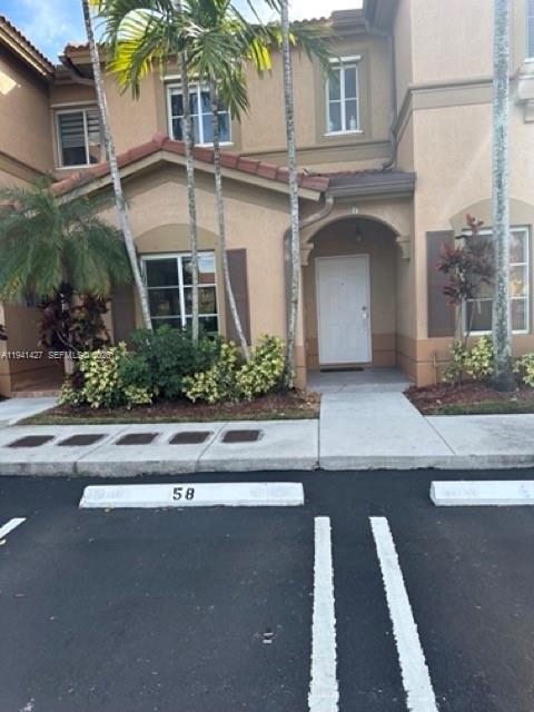 10850 NW 82nd Terrace in Doral, FL - Building Photo - Building Photo