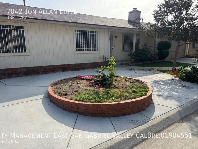 7042 Jon Allan Dr in Los Angeles, CA - Building Photo - Building Photo