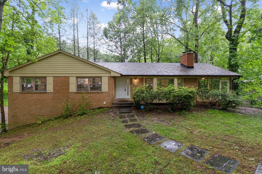 1440 Woodacre Dr in McLean, VA - Building Photo