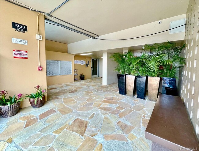 1050 Kinau St in Honolulu, HI - Building Photo - Building Photo