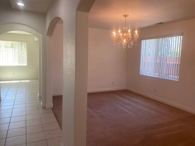 2237 W Wall Ct in Porterville, CA - Building Photo - Building Photo