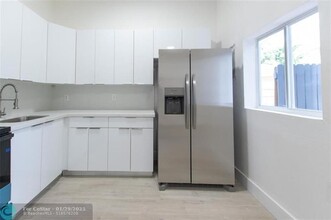 837 NW 57th St in Miami, FL - Building Photo - Building Photo