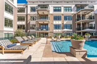 4240 E Camelback Rd in Phoenix, AZ - Building Photo