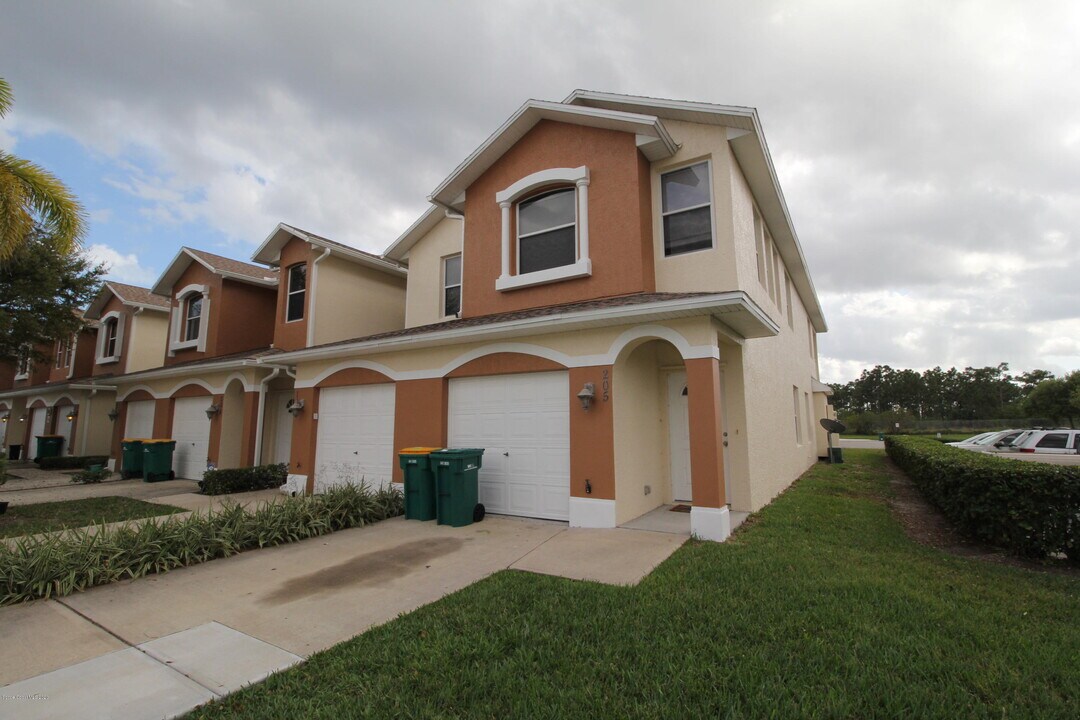 1015 Venetian Dr in Melbourne, FL - Building Photo