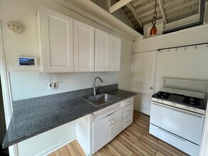 3554 Colonial Ave, Unit Small guesthouse in Los Angeles, CA - Building Photo - Building Photo