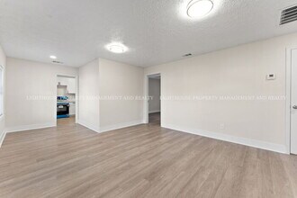 704 Willow Branch Ave in Jacksonville, FL - Building Photo - Building Photo