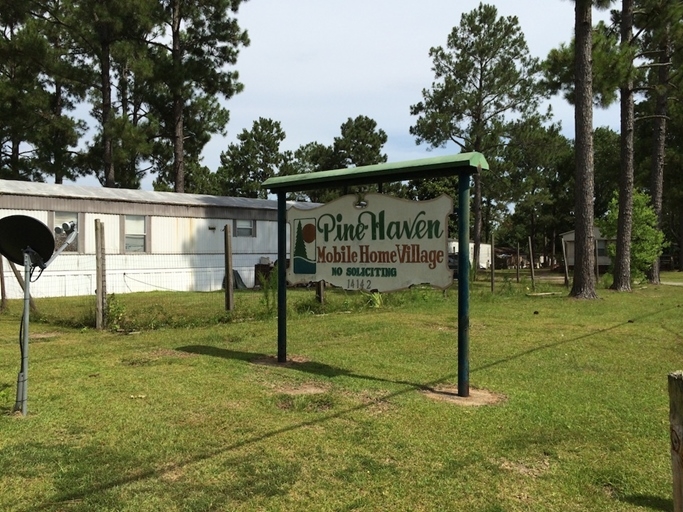 14142 Lorraine Rd in Biloxi, MS - Foto de edificio