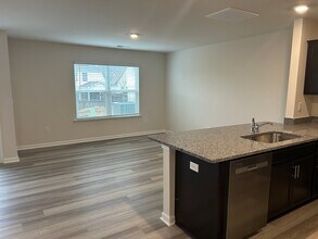 810 Embark Cir in Greer, SC - Foto de edificio - Building Photo