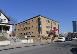 1800 Lasalle Ave in Minneapolis, MN - Building Photo - Building Photo