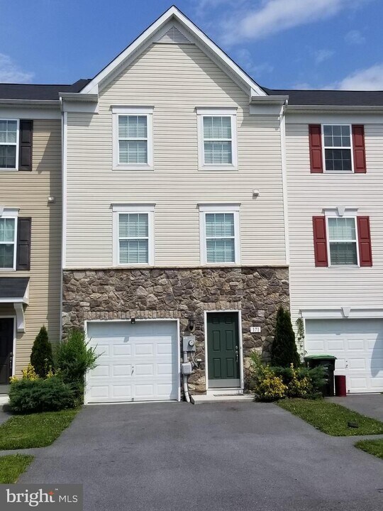 171 Natural Way in Martinsburg, WV - Building Photo