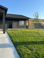 274 Stockton Ave in Umatilla, OR - Building Photo