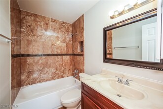 984 Jolly Rd in North Fort Myers, FL - Foto de edificio - Building Photo