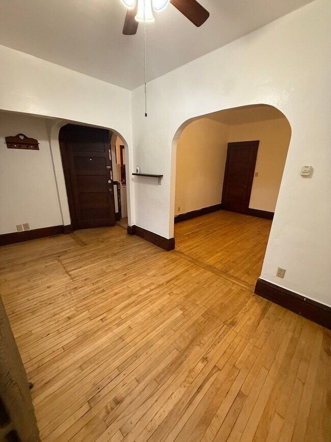 2252 S 7th St-Unit -Upper Rear in Milwaukee, WI - Building Photo - Building Photo