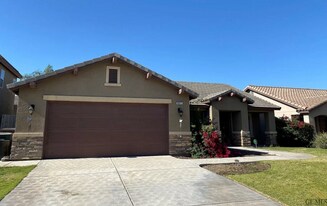 9011 Lincoln Center Ct in Bakersfield, CA - Building Photo