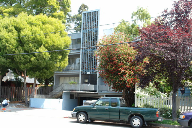 2533 Hillegass Ave in Berkeley, CA - Building Photo - Building Photo