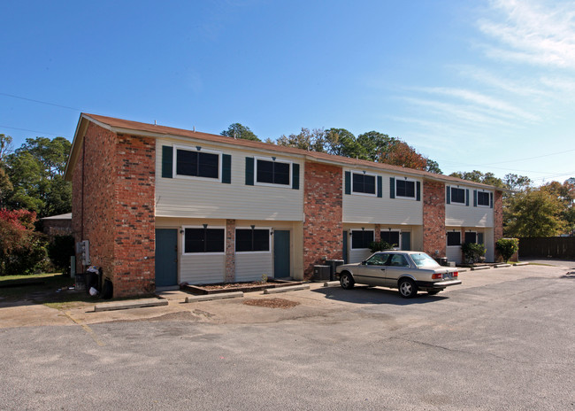 Pelican Pointe Townhomes in Pascagoula, MS - Building Photo - Building Photo