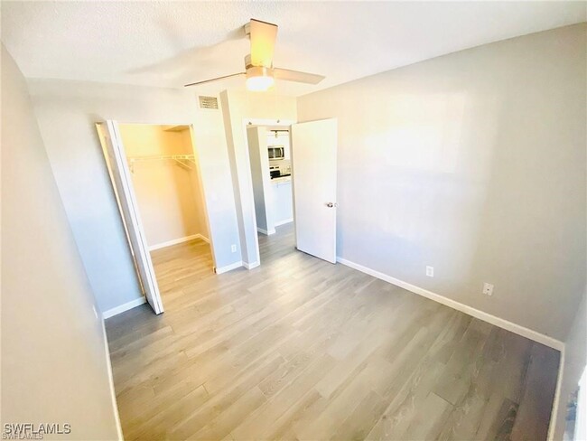 5321 Summerlin Rd in Ft. Myers, FL - Foto de edificio - Building Photo