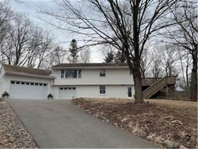 property at 20515 Manor Rd