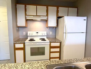 521 Southwest Pkwy in College Station, TX - Foto de edificio - Building Photo