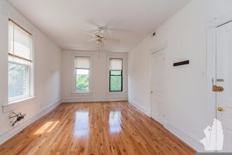 2315 N Southport Ave, Unit CH1 in Chicago, IL - Building Photo - Building Photo