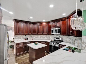 613 NW 135th Ter in Plantation, FL - Building Photo