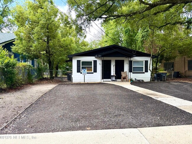 3226 Rosselle St