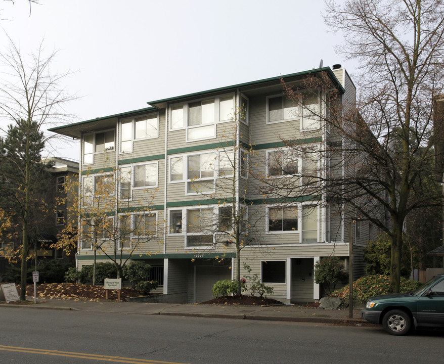 Pinehurst west apartments in Seattle, WA - Foto de edificio