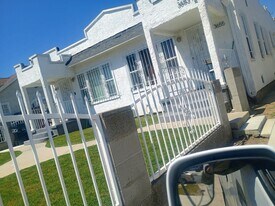 3653 W 58th Pl in Los Angeles, CA - Building Photo