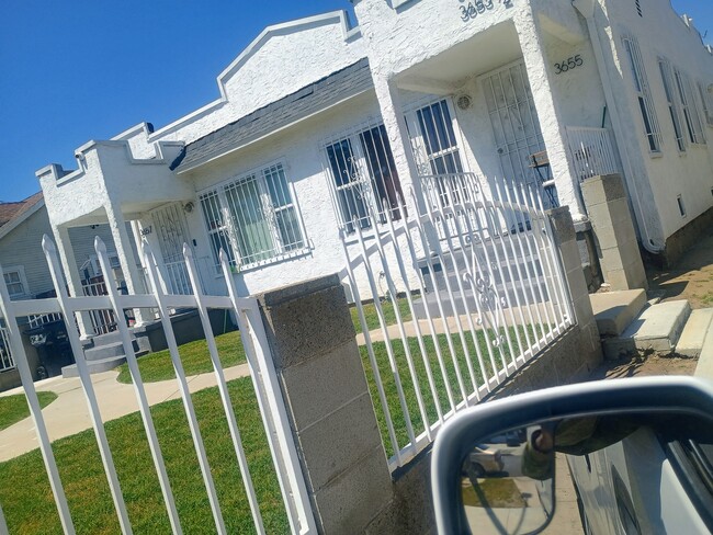 property at 3653 W 58th Pl