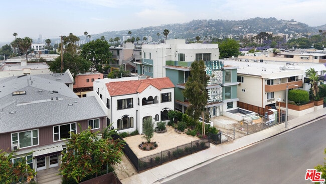 1007 N Genesee Ave in West Hollywood, CA - Building Photo - Building Photo