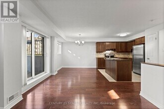 38 Barnstone Dr in Ottawa, ON - Building Photo - Building Photo