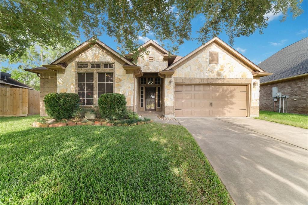 21606 Hansom Dr in Porter, TX - Building Photo