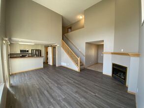 384 Brickyard Dr in Chaska, MN - Building Photo - Building Photo