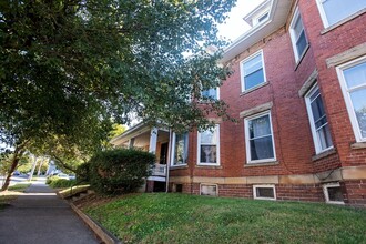 27 N College St in Athens, OH - Building Photo - Building Photo