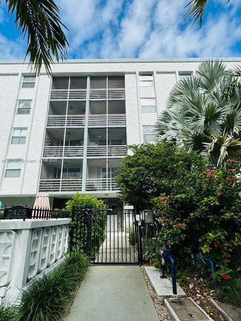 2425 NE 135th St in North Miami, FL - Building Photo - Building Photo