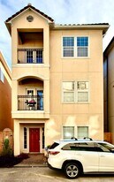 7143 Laguna Villas in Houston, TX - Building Photo