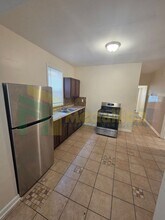 8231 S Saginaw Ave in Chicago, IL - Building Photo - Building Photo