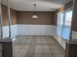 7769 Adrian Dr in Fayetteville, NC - Foto de edificio - Building Photo