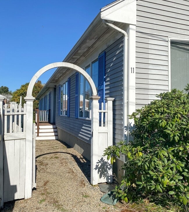 11 Lime St in Marblehead, MA - Building Photo - Building Photo