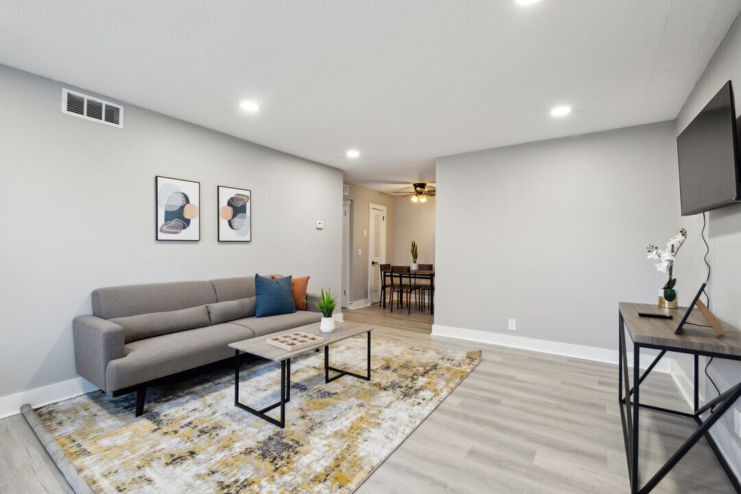 600 Whispering Hills Dr in Nashville, TN - Building Photo