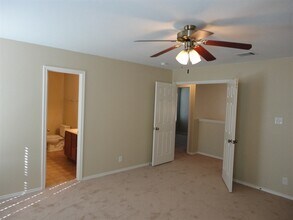 270 New Country Rd in Kyle, TX - Foto de edificio - Building Photo